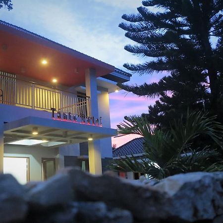 Tanto Hotel Waingapu Luaran gambar