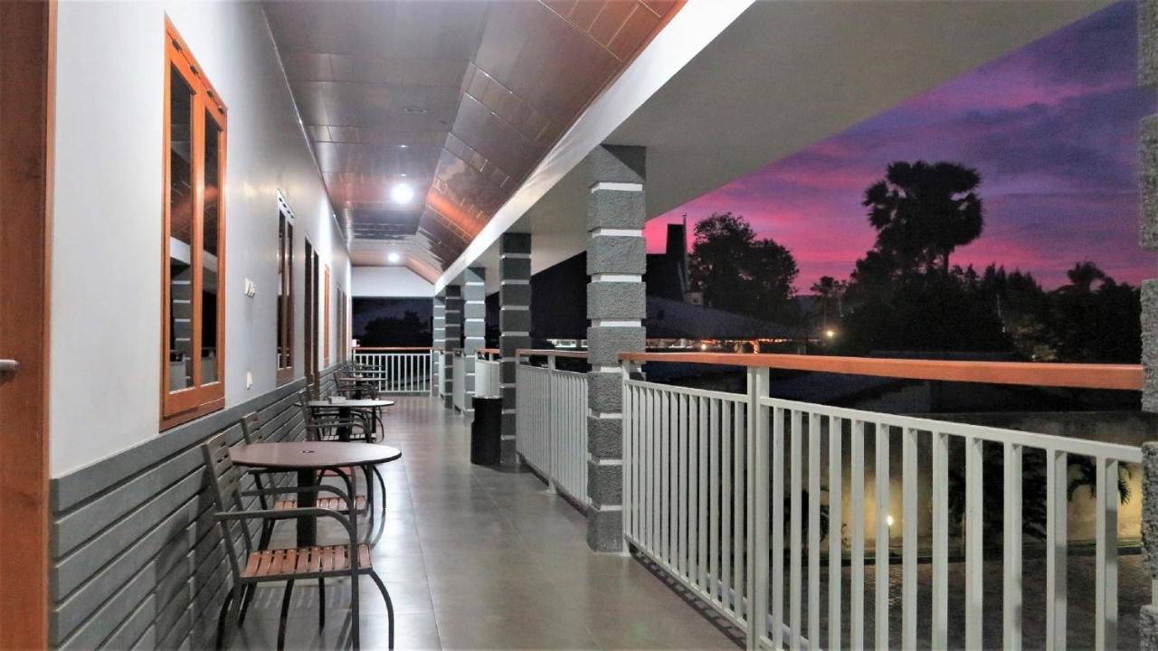Tanto Hotel Waingapu Luaran gambar