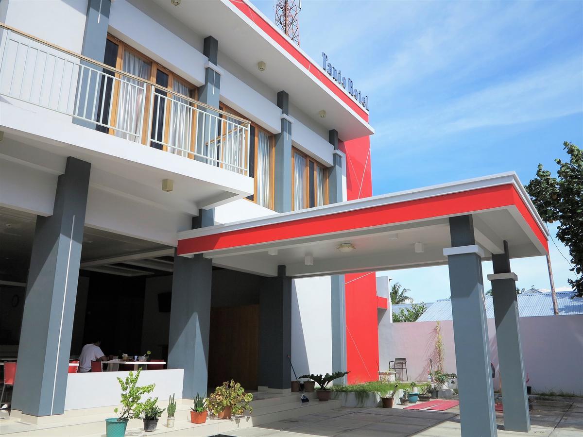 Tanto Hotel Waingapu Luaran gambar