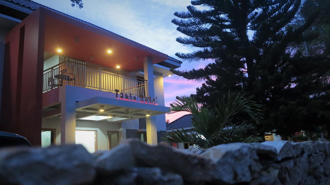 Tanto Hotel Waingapu Luaran gambar