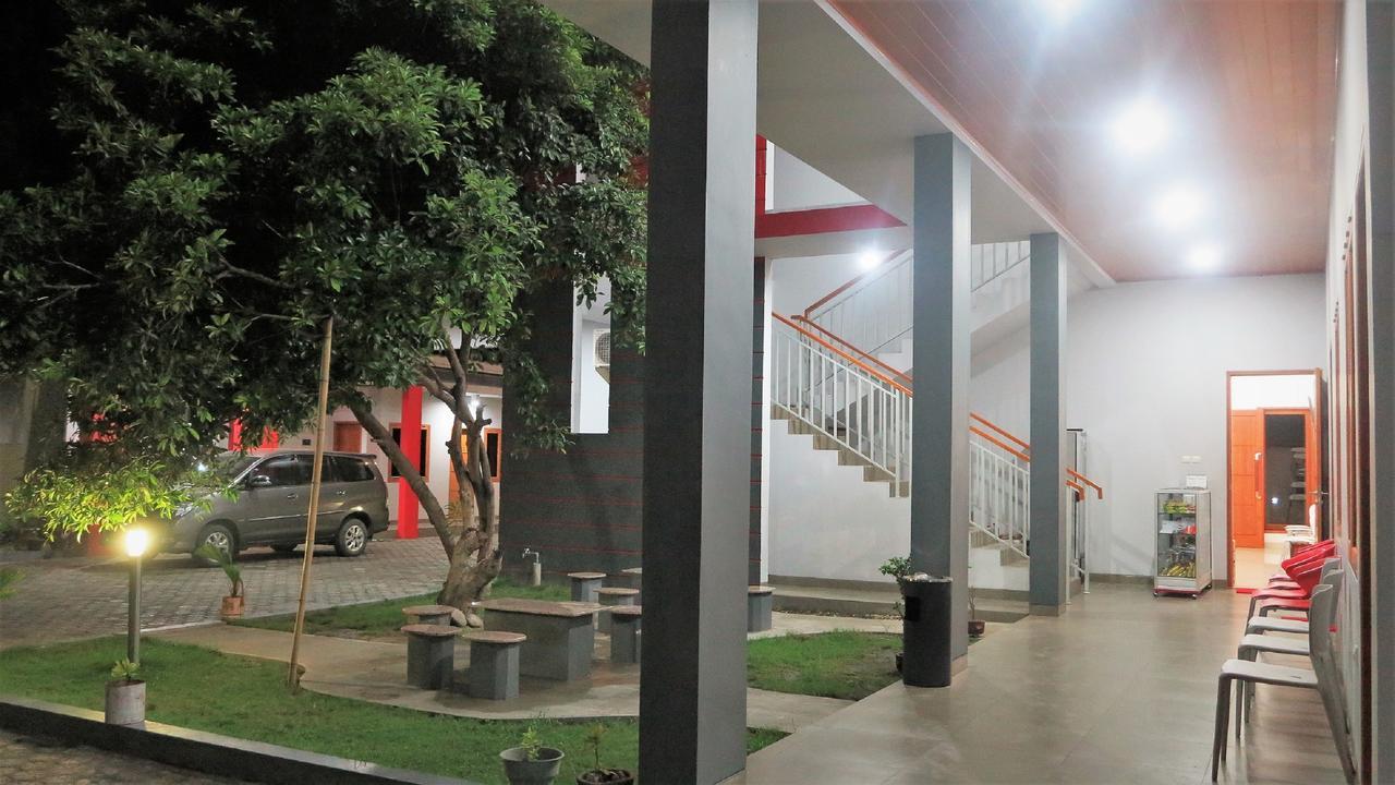 Tanto Hotel Waingapu Luaran gambar